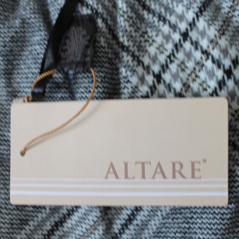 Altare Cape - Picture 8 of 8